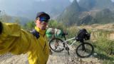 Chàng trai đạp xe xuyên Việt kết hợp chạy bộ