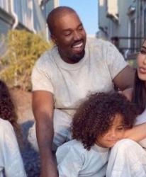 Con gái 9 tuổi hóa trang như Kanye West