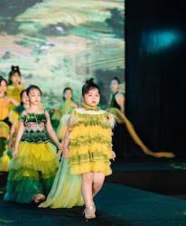 First Face – Vũ Gia Hân “FASHION SHOW BƯỚC CHÂN TRÊN ĐÁ”