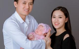 Chân dung bạn gái chưa cưới, kém 10 tuổi vừa sinh con gái cho Quách Ngọc Tuyên