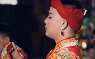Cậu đồng Khang khẳng định tài năng bên ngoài lĩnh vực Hầu đồng