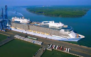 Siêu tàu du lịch chở hơn 3.800 khách quốc tế cập cảng Bà Rịa