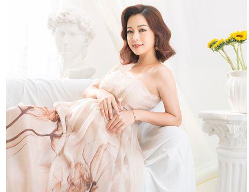 Tuổi 34, “Hoa hậu 4 con“ Jennifer Phạm vẫn khoe đường cong hút mắt khi mang bầu