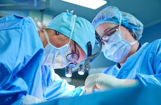 Phẫu thuật ung thư phổi: Cần làm gì để giảm nguy cơ biến chứng?